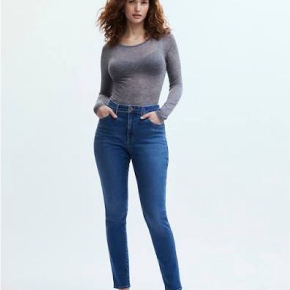 Madewell Curvy High-Rise Skinny Jeans In A Size 28
